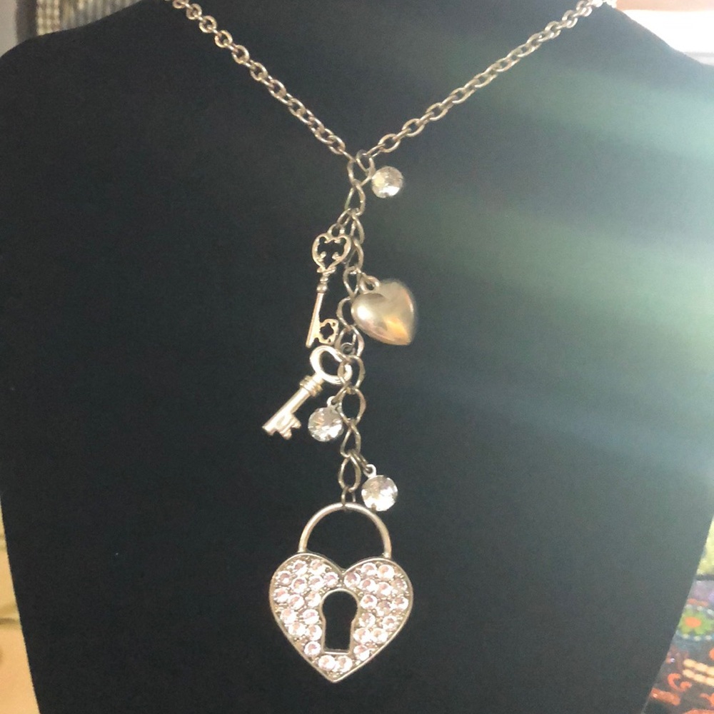 Multi dangle pendant fashion necklace